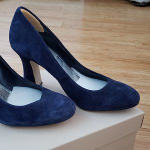 BCBG blue suede pumps, size 6.5